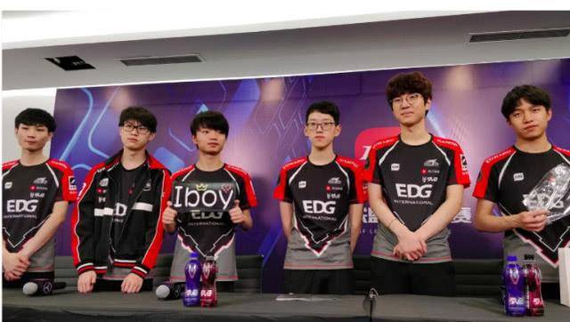 季中表现出 季中表现出