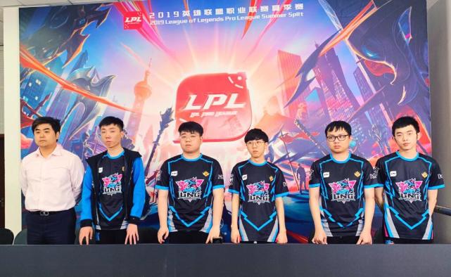 足打入一球 足打入一球